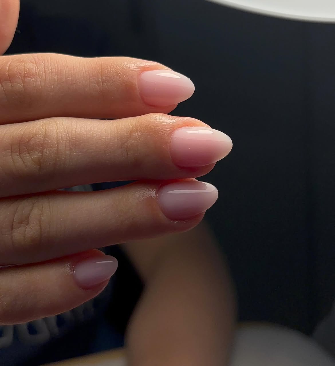 Manucure nude glossy